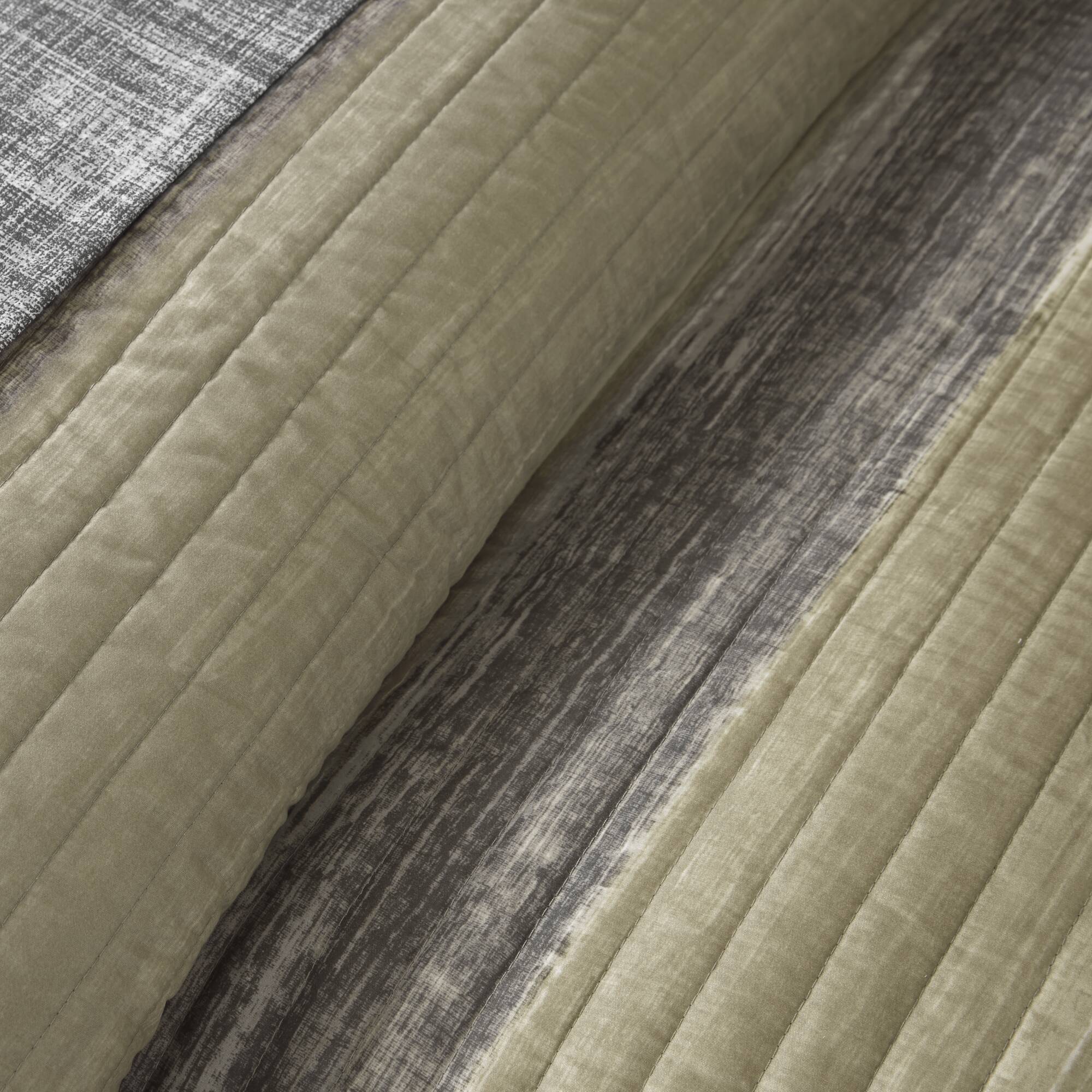 Saben 8-Piece Quilt Set with Cotton Bed Sheets - Image 4