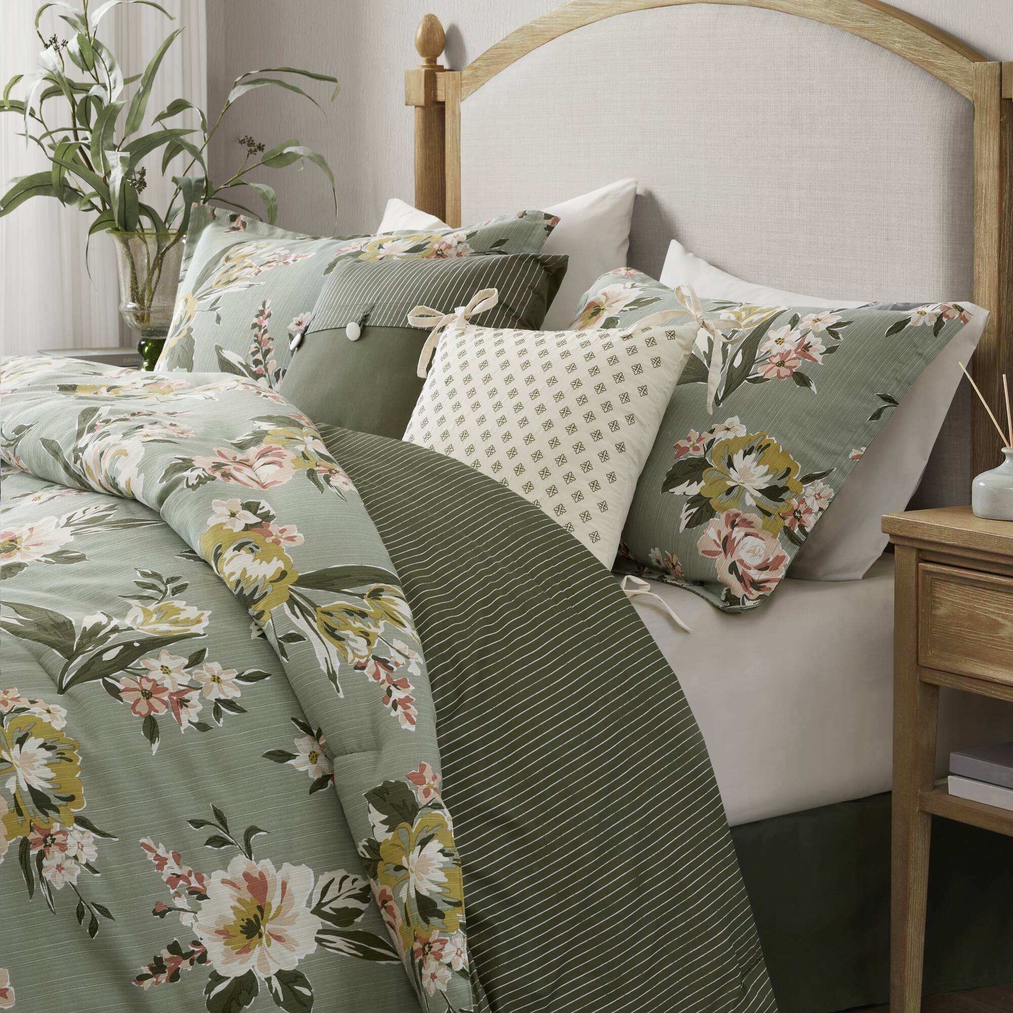 Salara 7-Piece Vintage Floral Comforter Set - Image 46