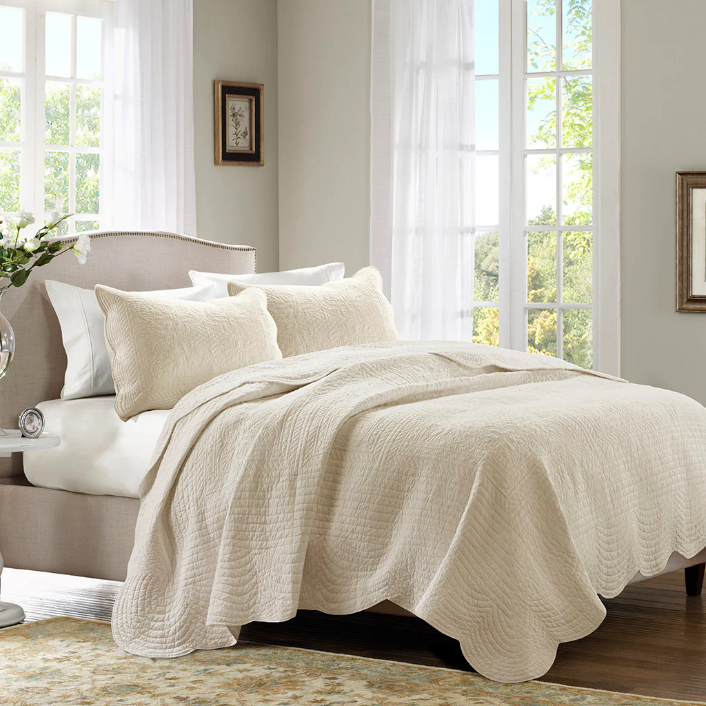 Tuscany 3-Piece Reversible Scalloped Edge Quilt Set - Image 2
