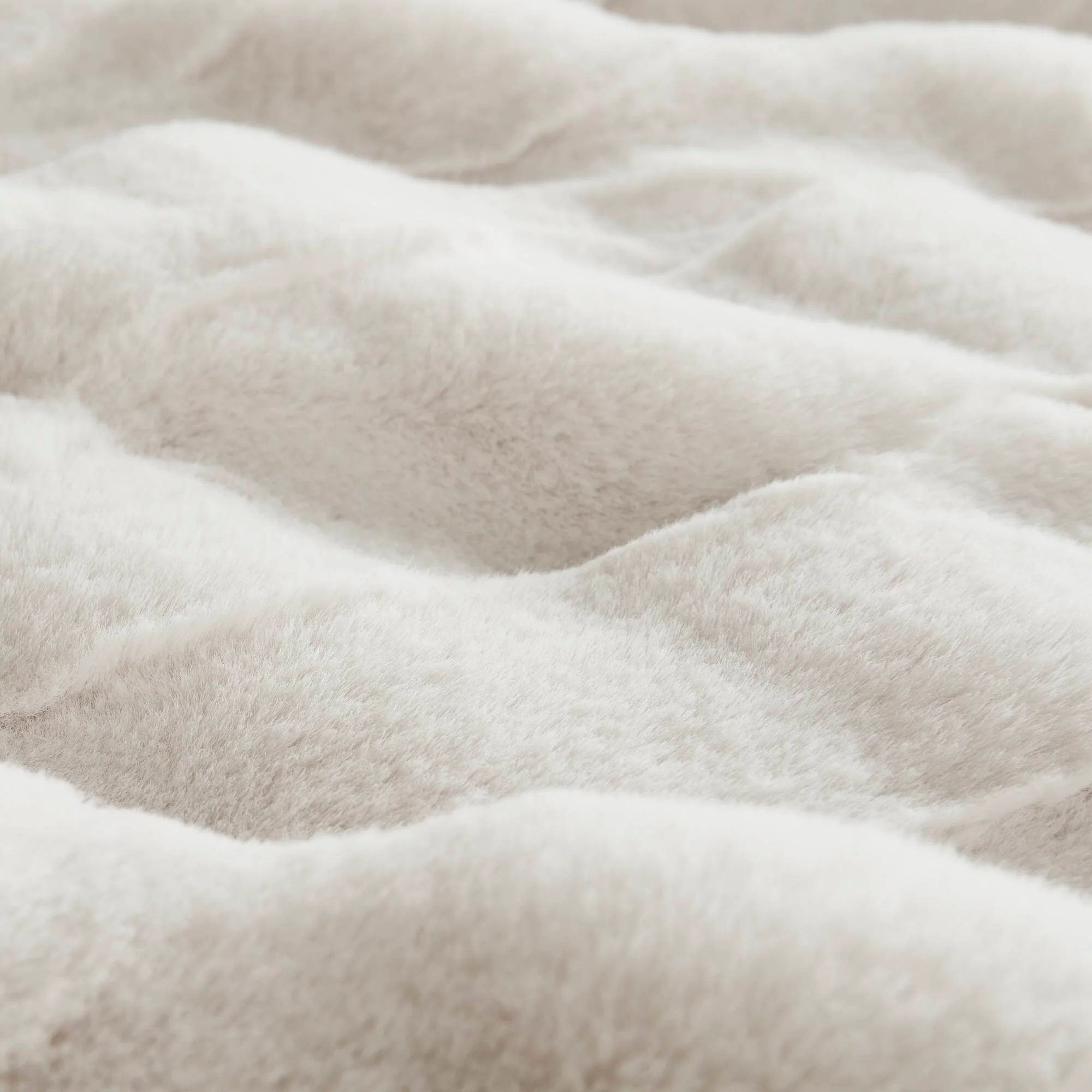 Vivienne Faux Fur Throw - Image 10