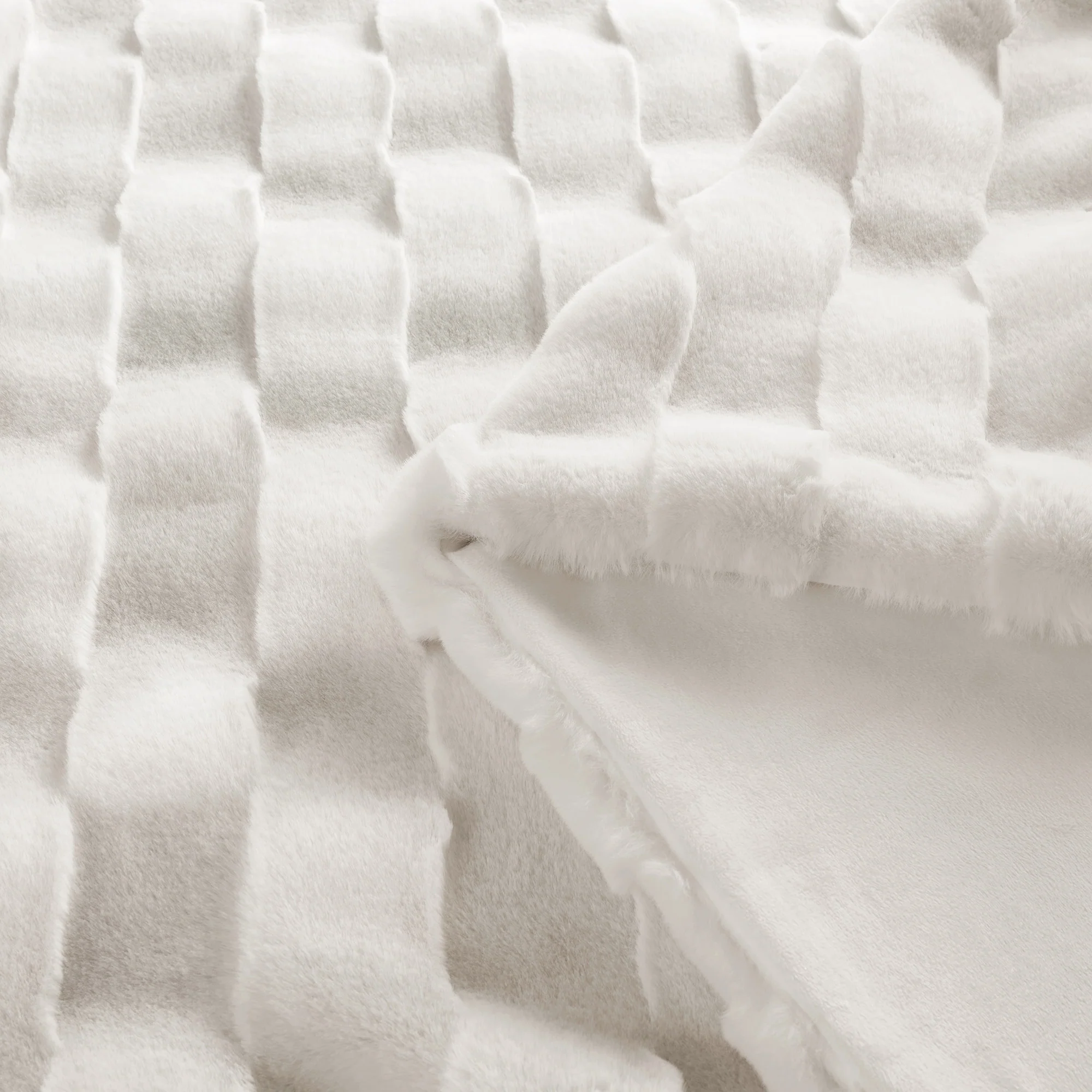 Vivienne Faux Fur Throw - Image 11