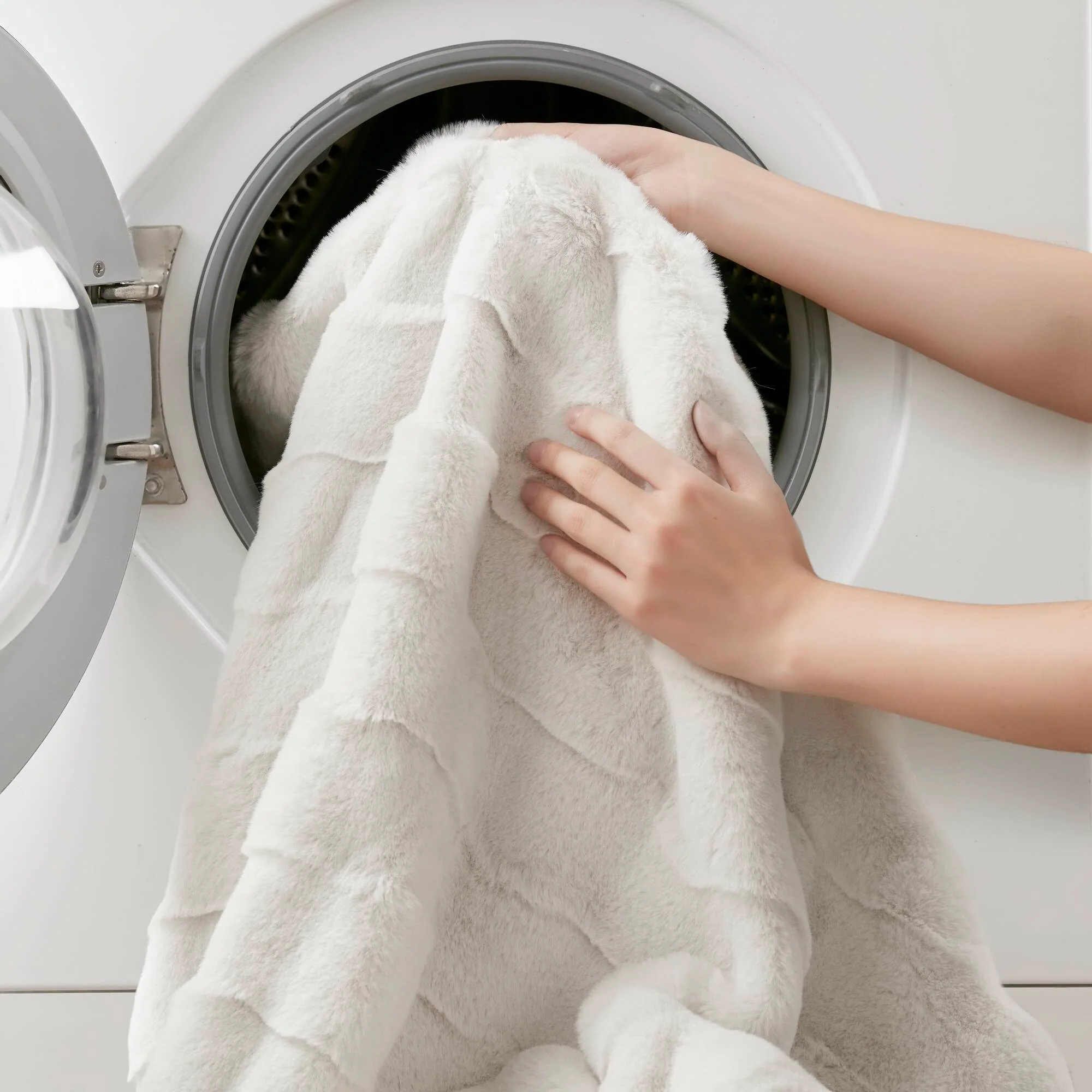 Vivienne Faux Fur Throw - Image 14