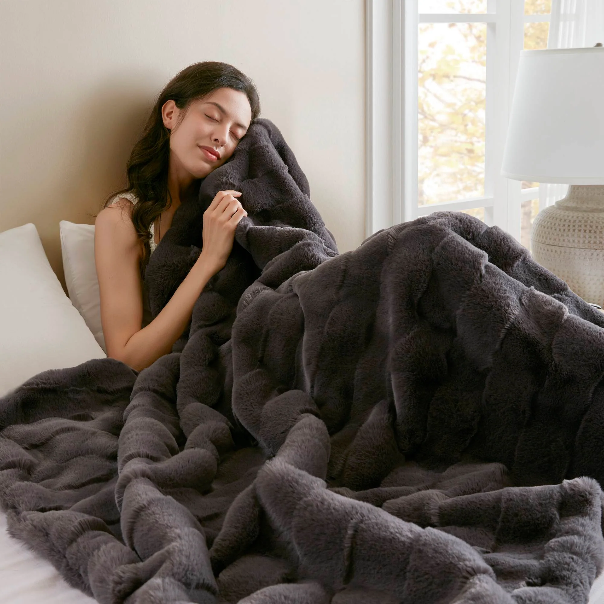 Vivienne Faux Fur Throw - Image 20