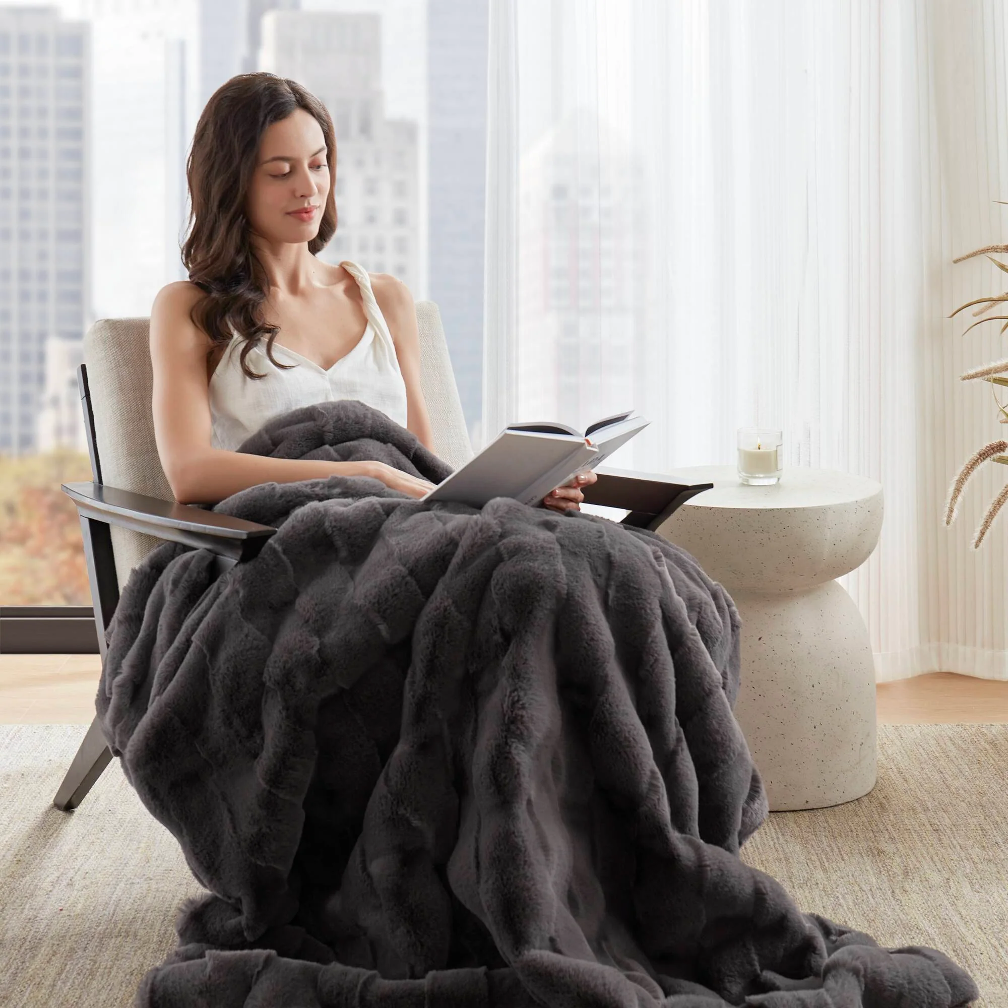 Vivienne Faux Fur Throw - Image 21