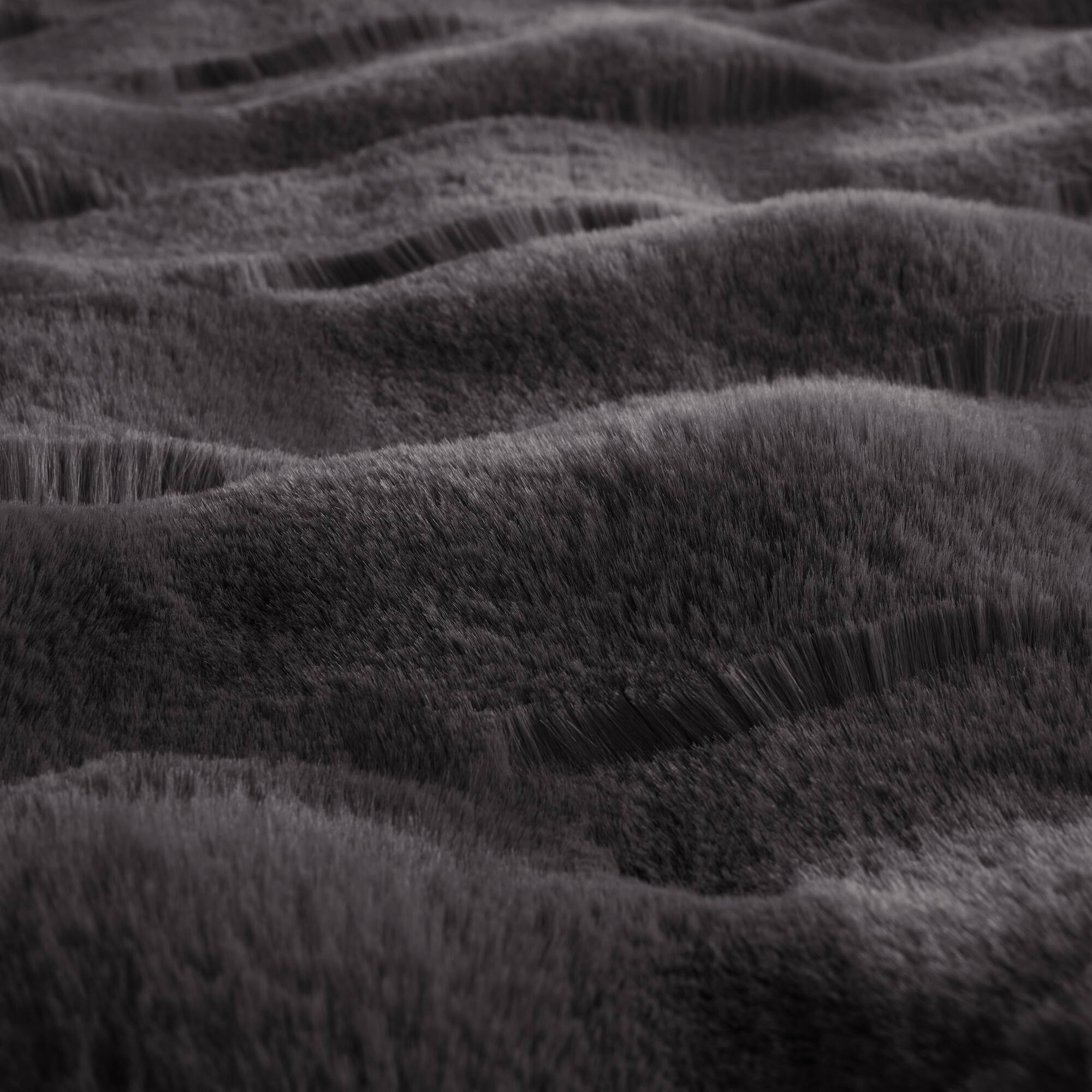 Vivienne Faux Fur Throw - Image 23