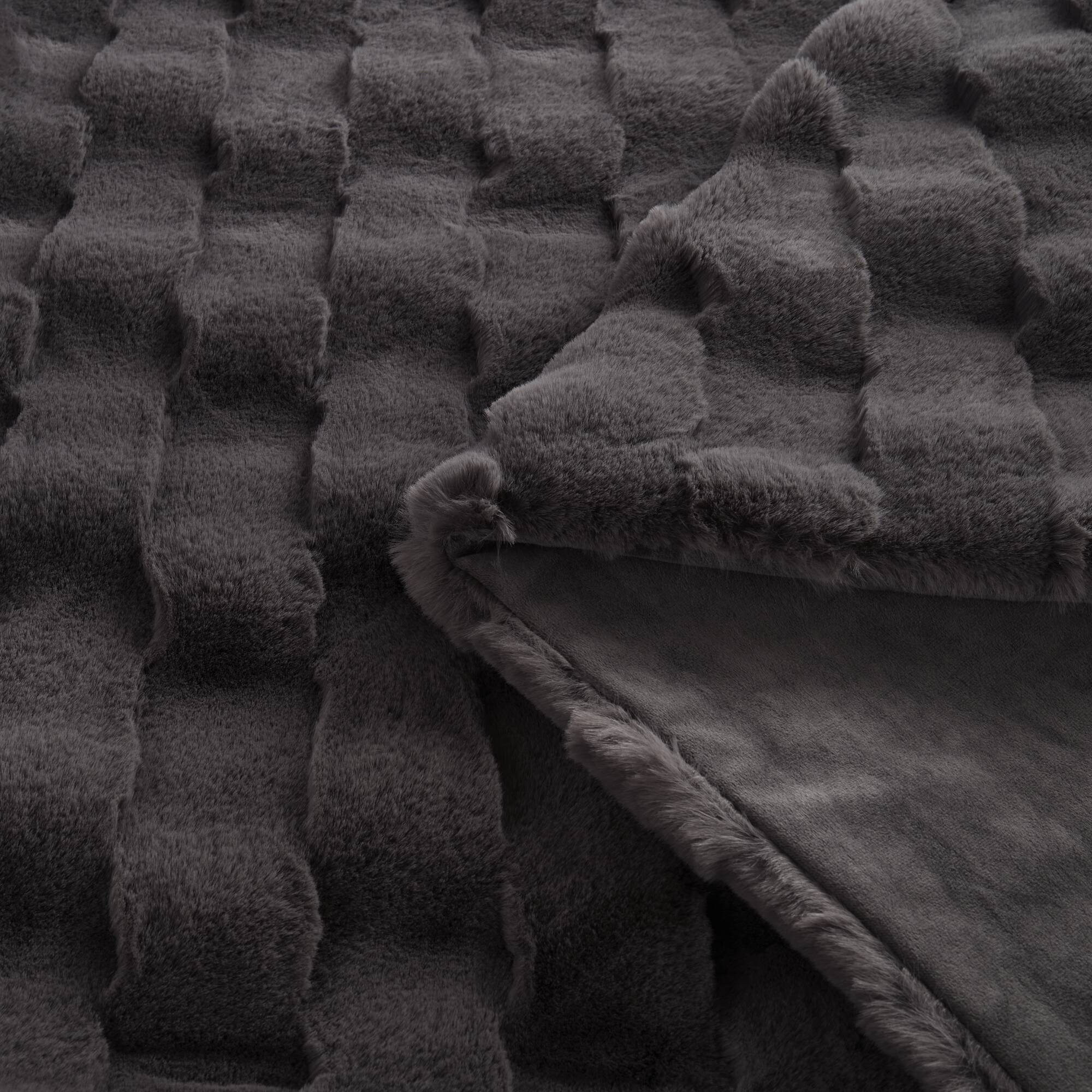 Vivienne Faux Fur Throw - Image 24