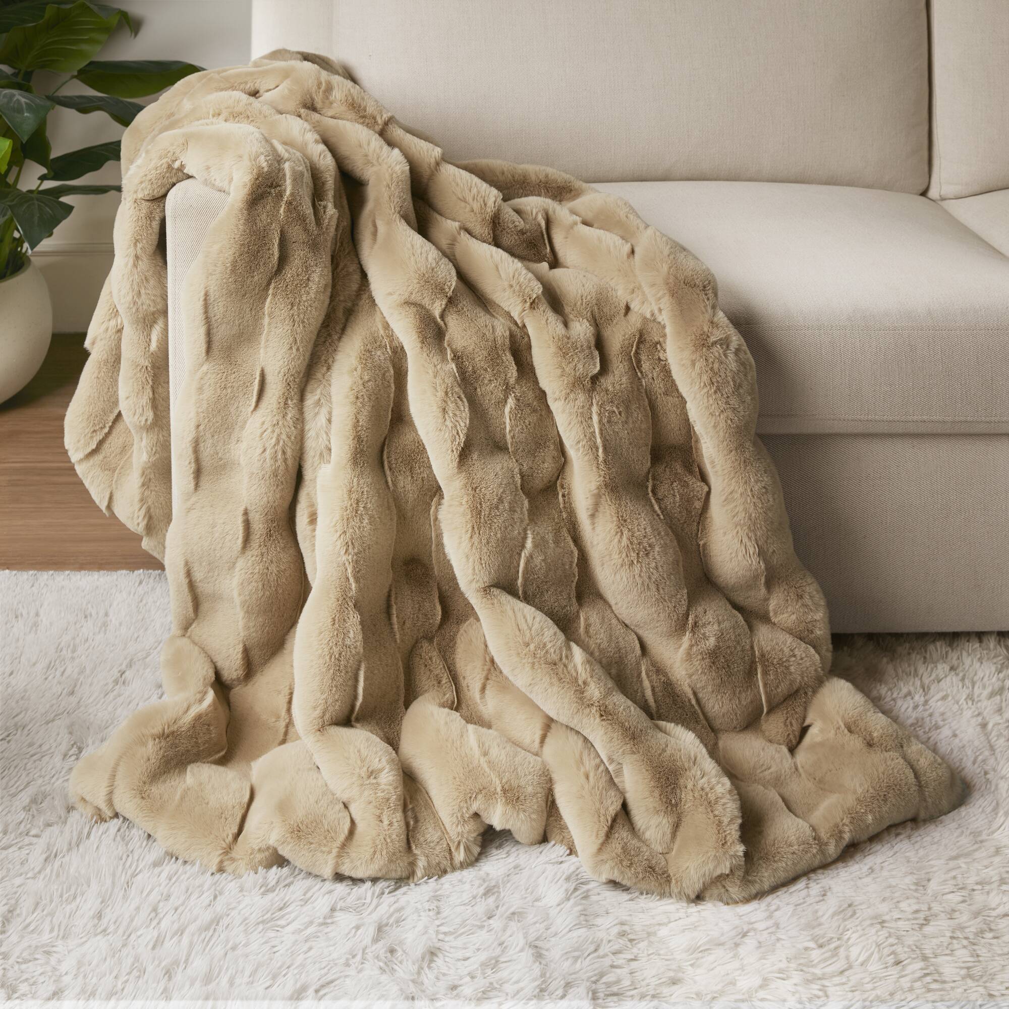 Vivienne Faux Fur Throw - Image 29