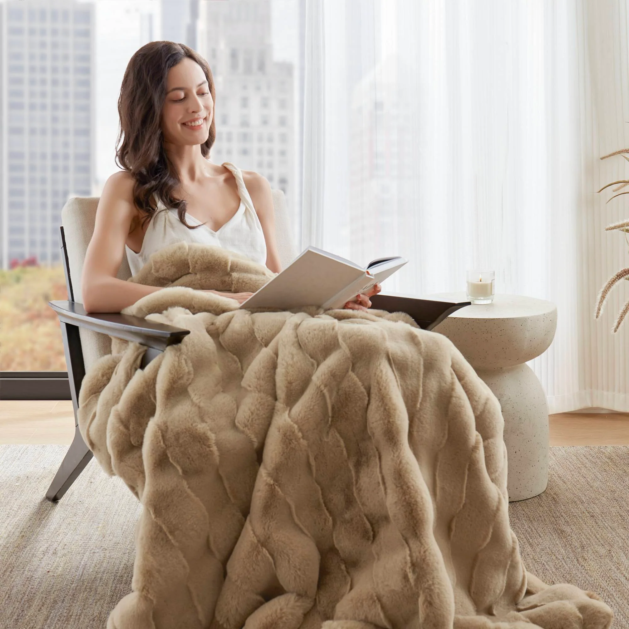Vivienne Faux Fur Throw - Image 32