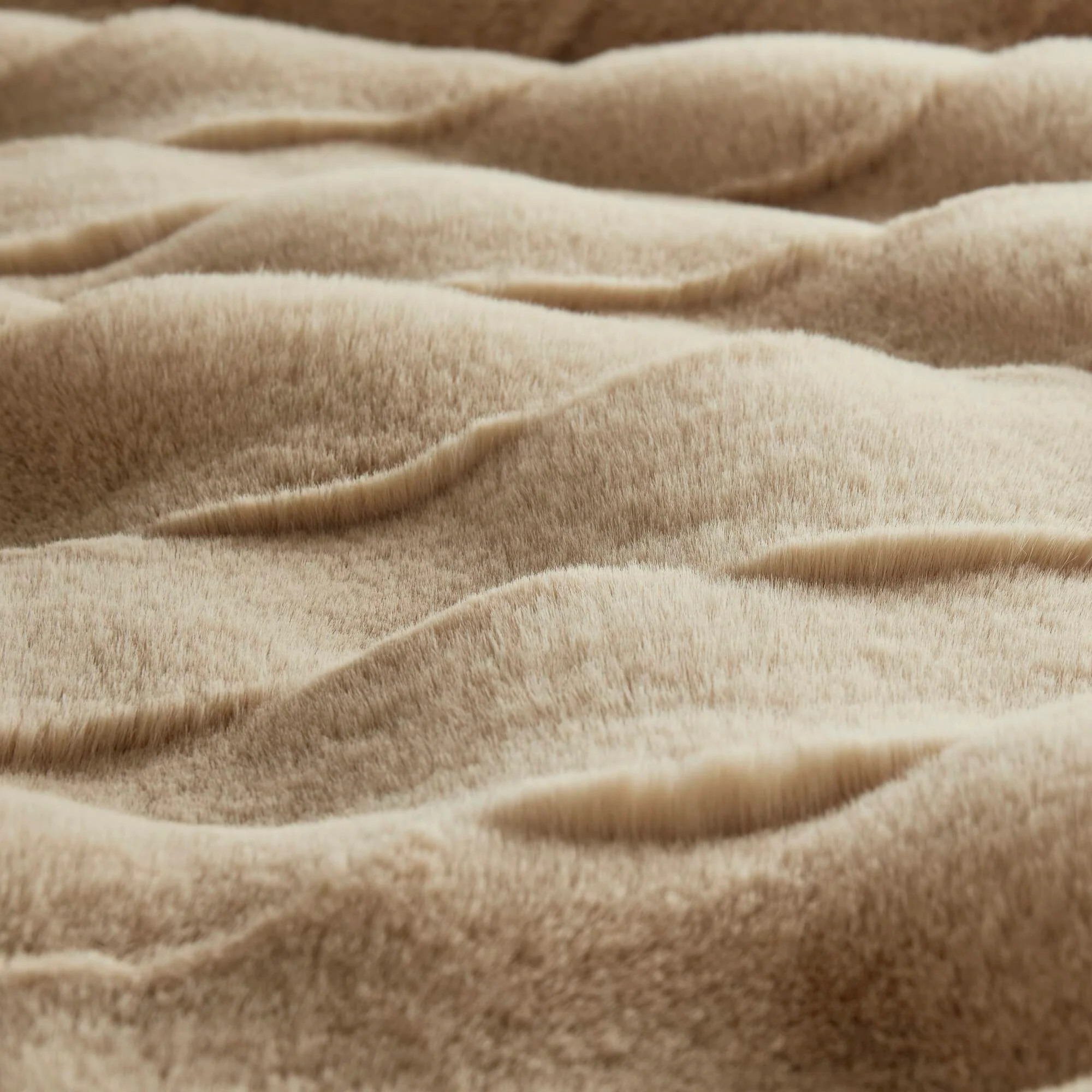 Vivienne Faux Fur Throw - Image 34