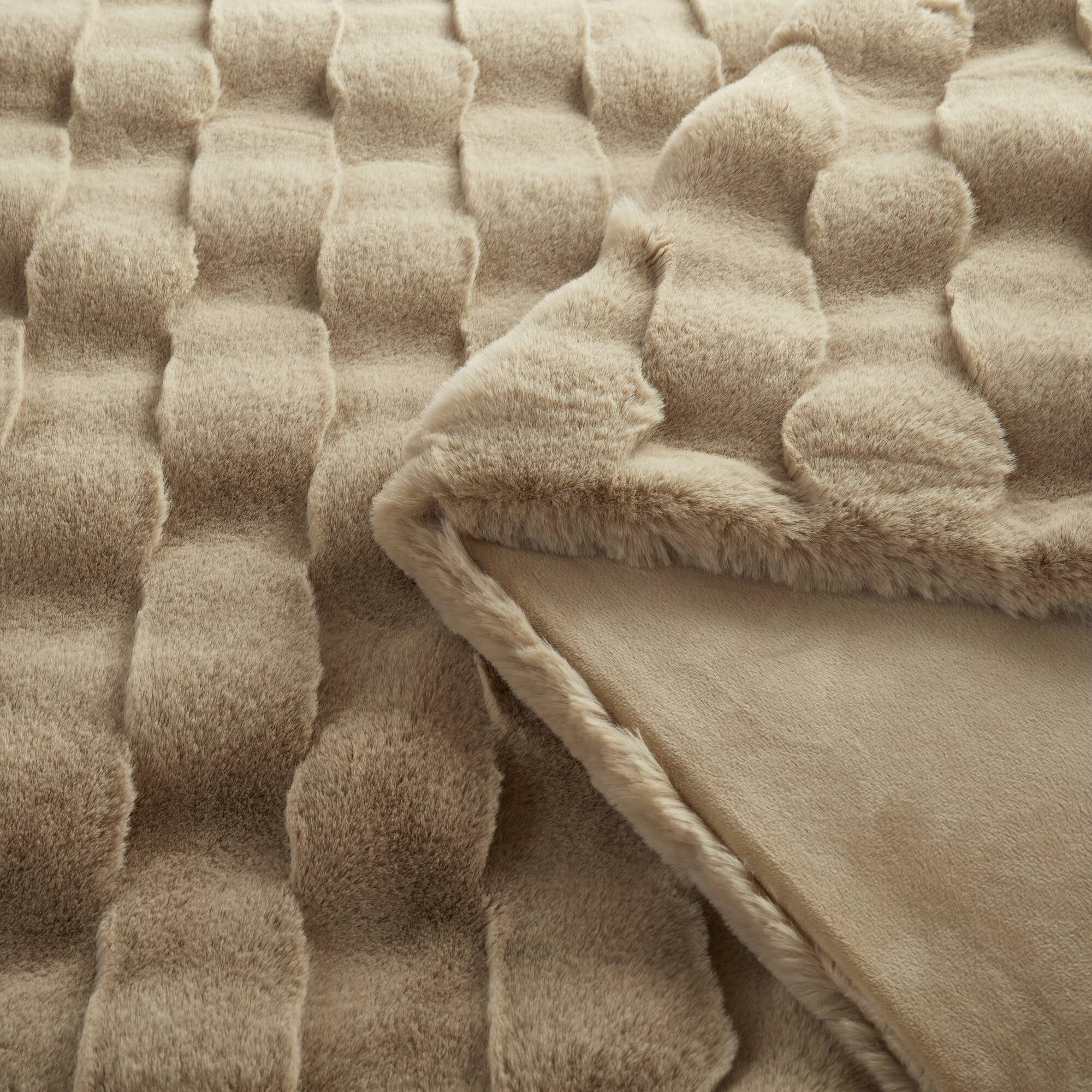 Vivienne Faux Fur Throw - Image 35