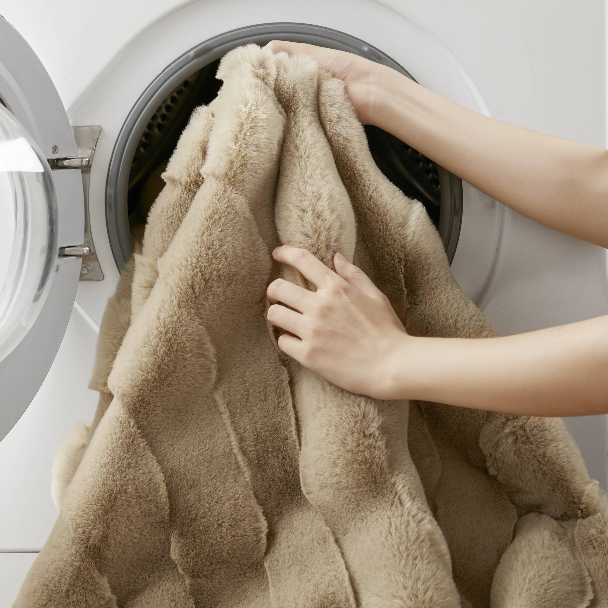 Vivienne Faux Fur Throw - Image 38