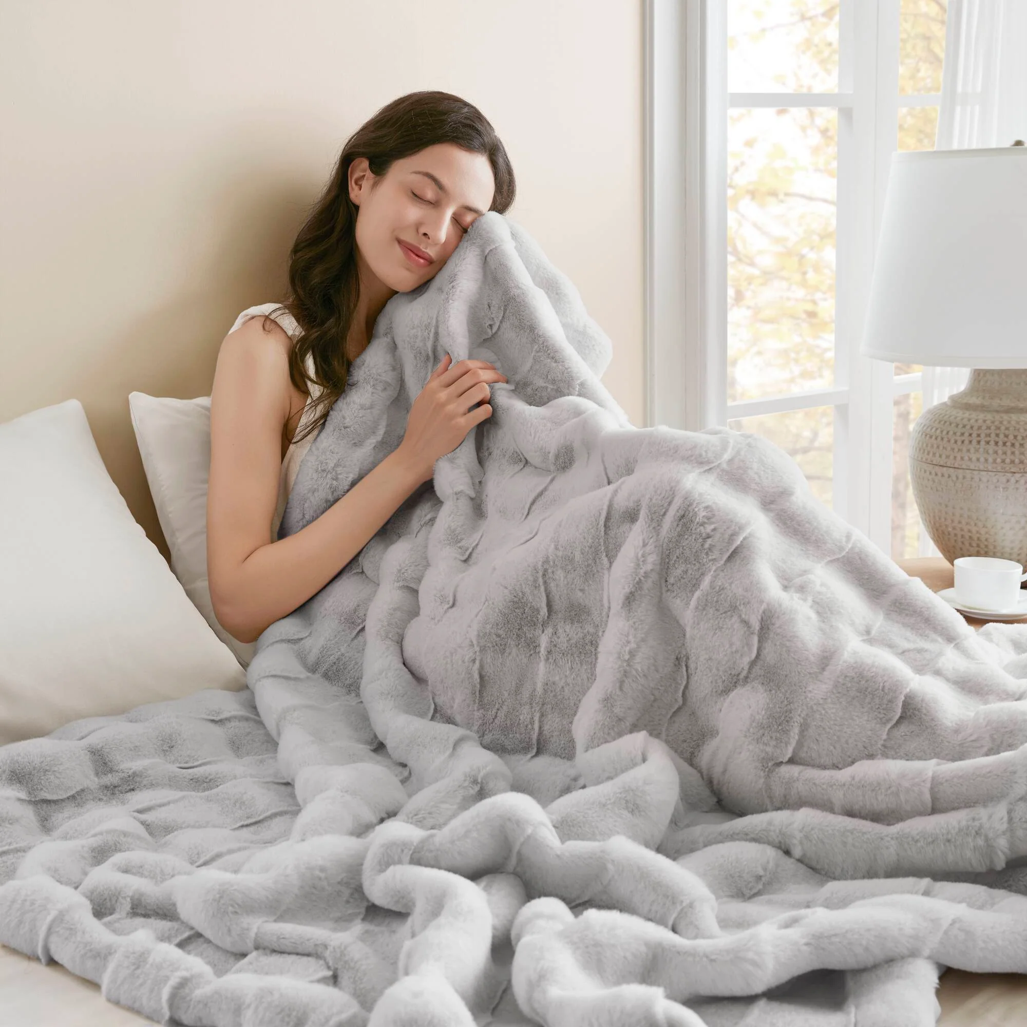 Vivienne Faux Fur Throw - Image 43