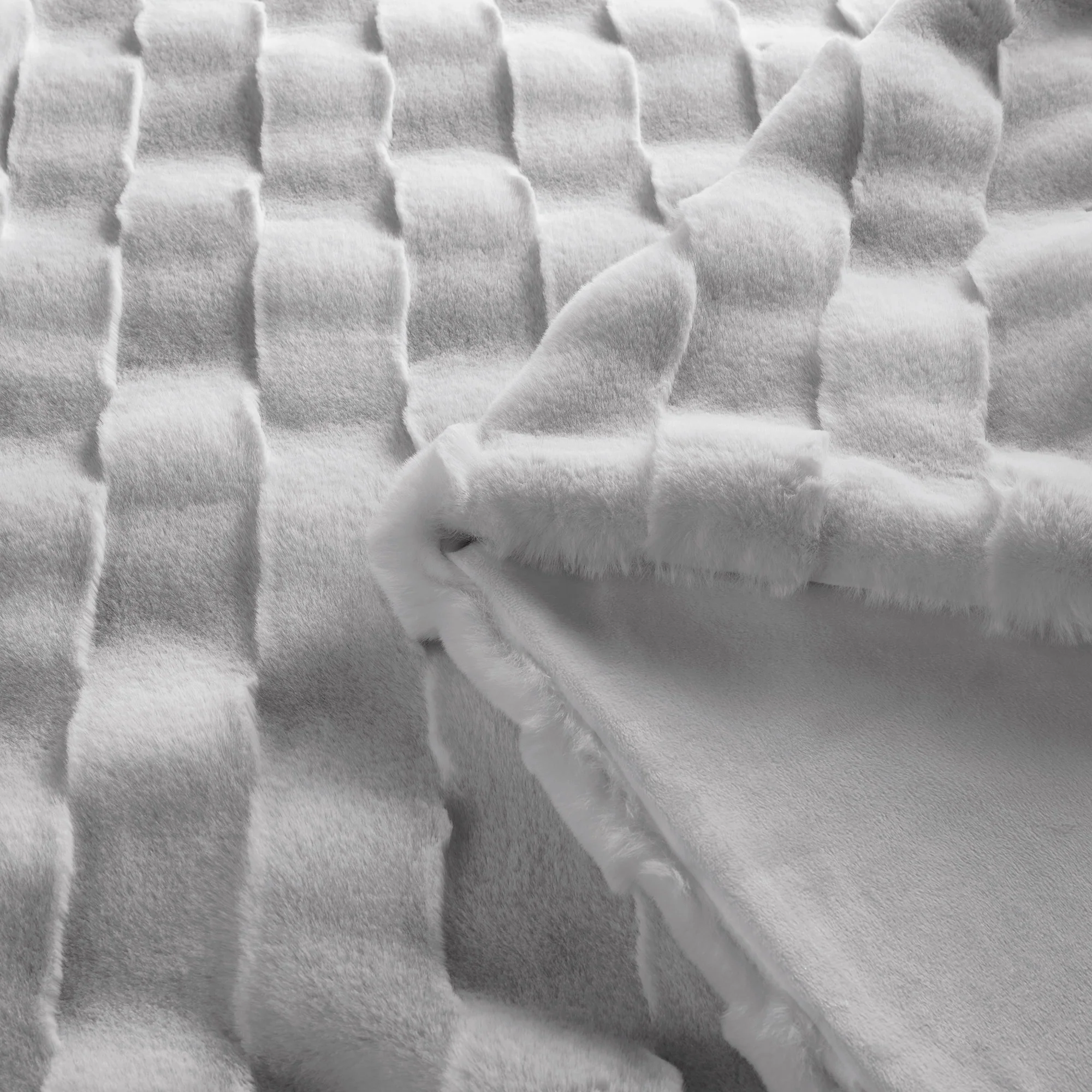 Vivienne Faux Fur Throw - Image 47