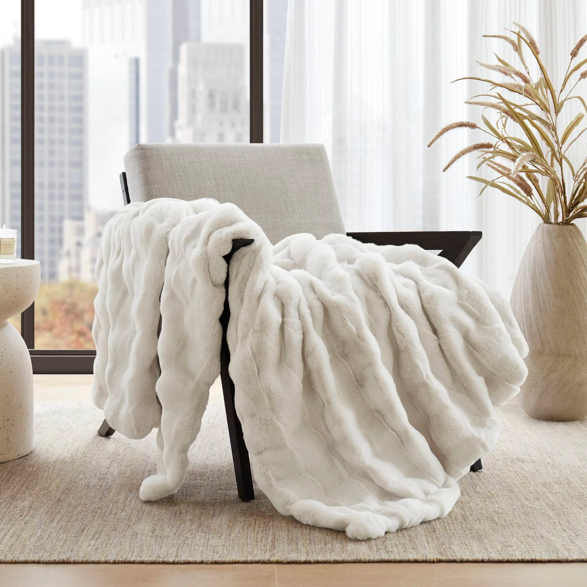 Vivienne Faux Fur Throw - Image 6