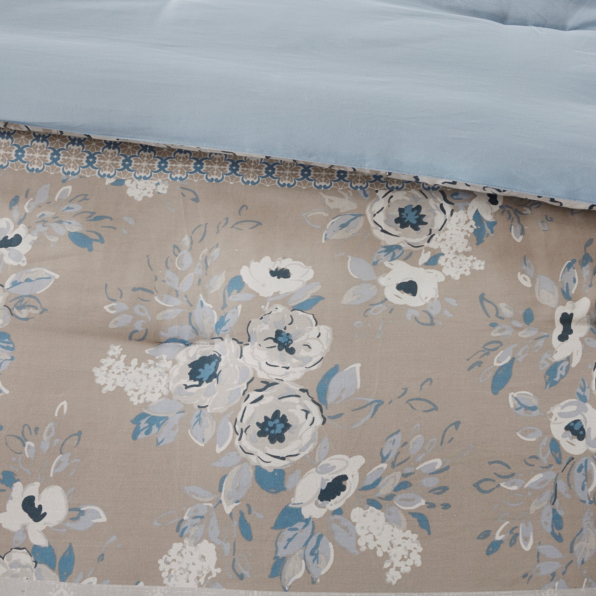 Willa 6-Piece Cotton Quilt Set with Throw Pillows - Image 15