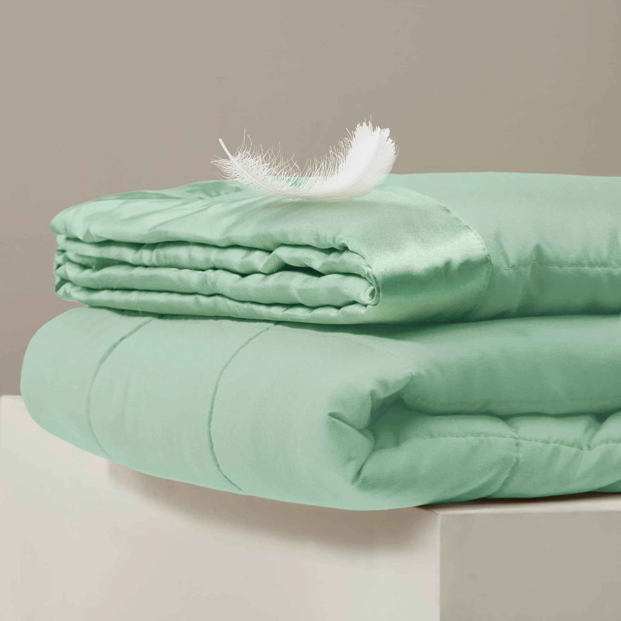 Windom Lightweight Down Alternative Blanket with Satin Trim - Image 20