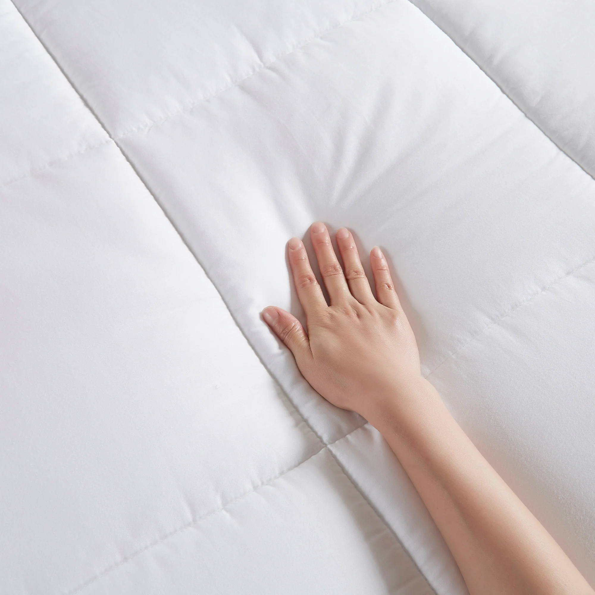 Winfield 300 Thread Count Cotton Shell Luxury Down Alternative Comforter - Image 11