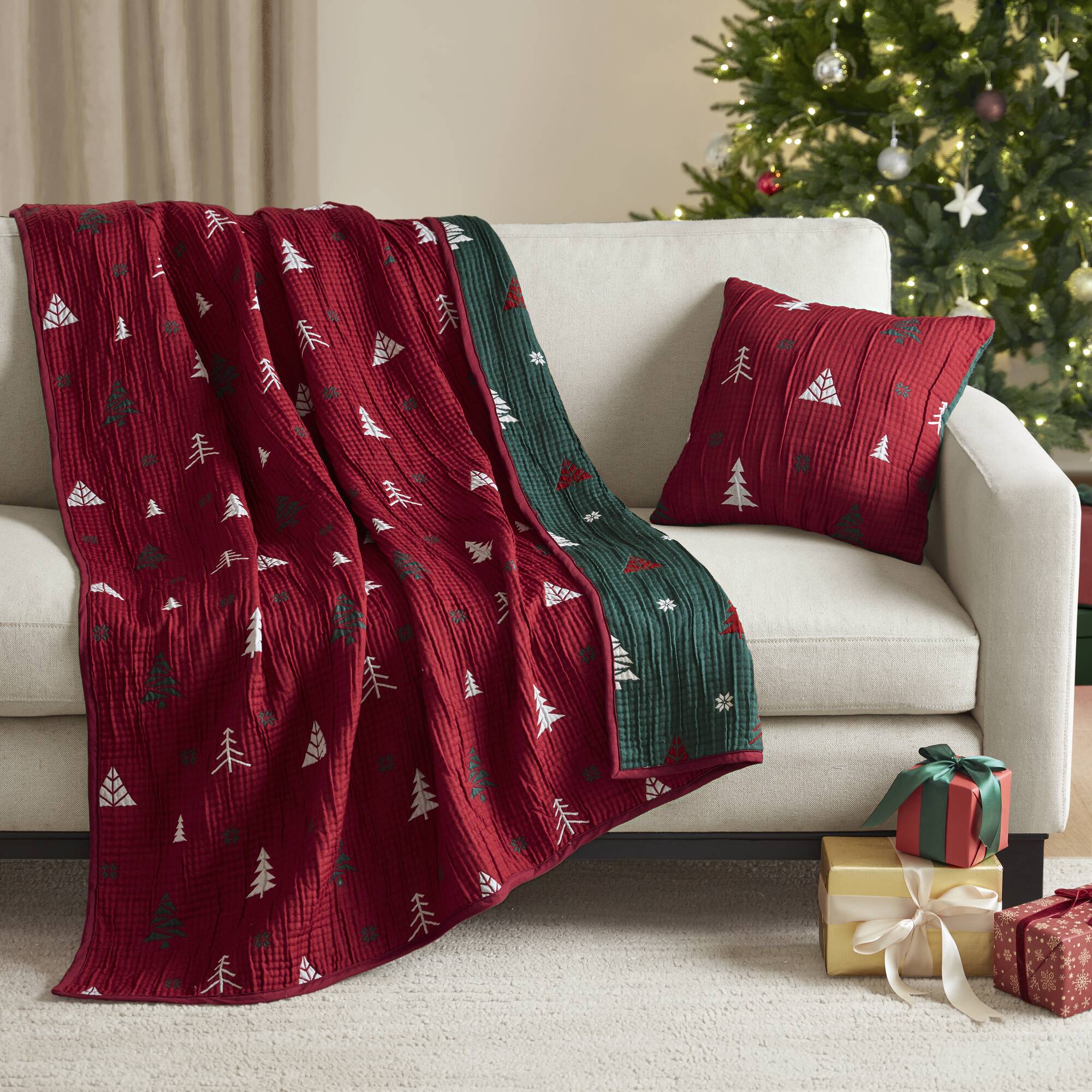 Winter Reversible Christmas Throw Set - Image 4
