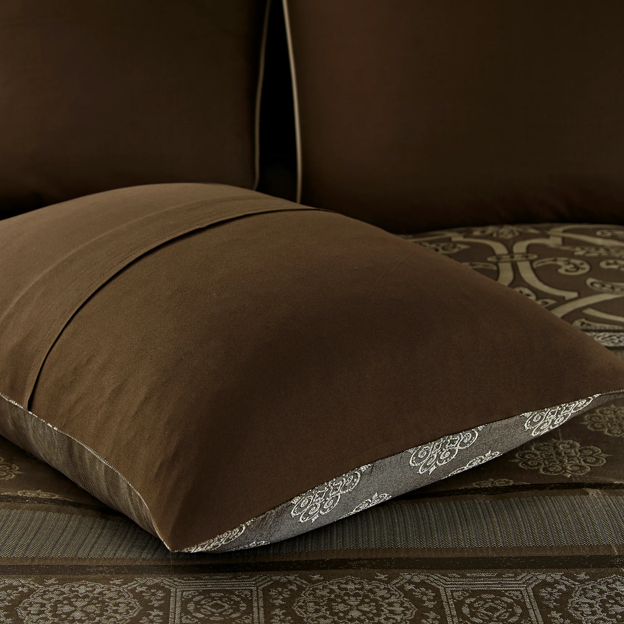 Zara 16-Piece Jacquard Comforter Set with 2 Bed Sheet Sets - Image 15